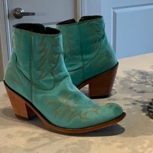 Liberty Black size 9 Turquiose booties barely worn